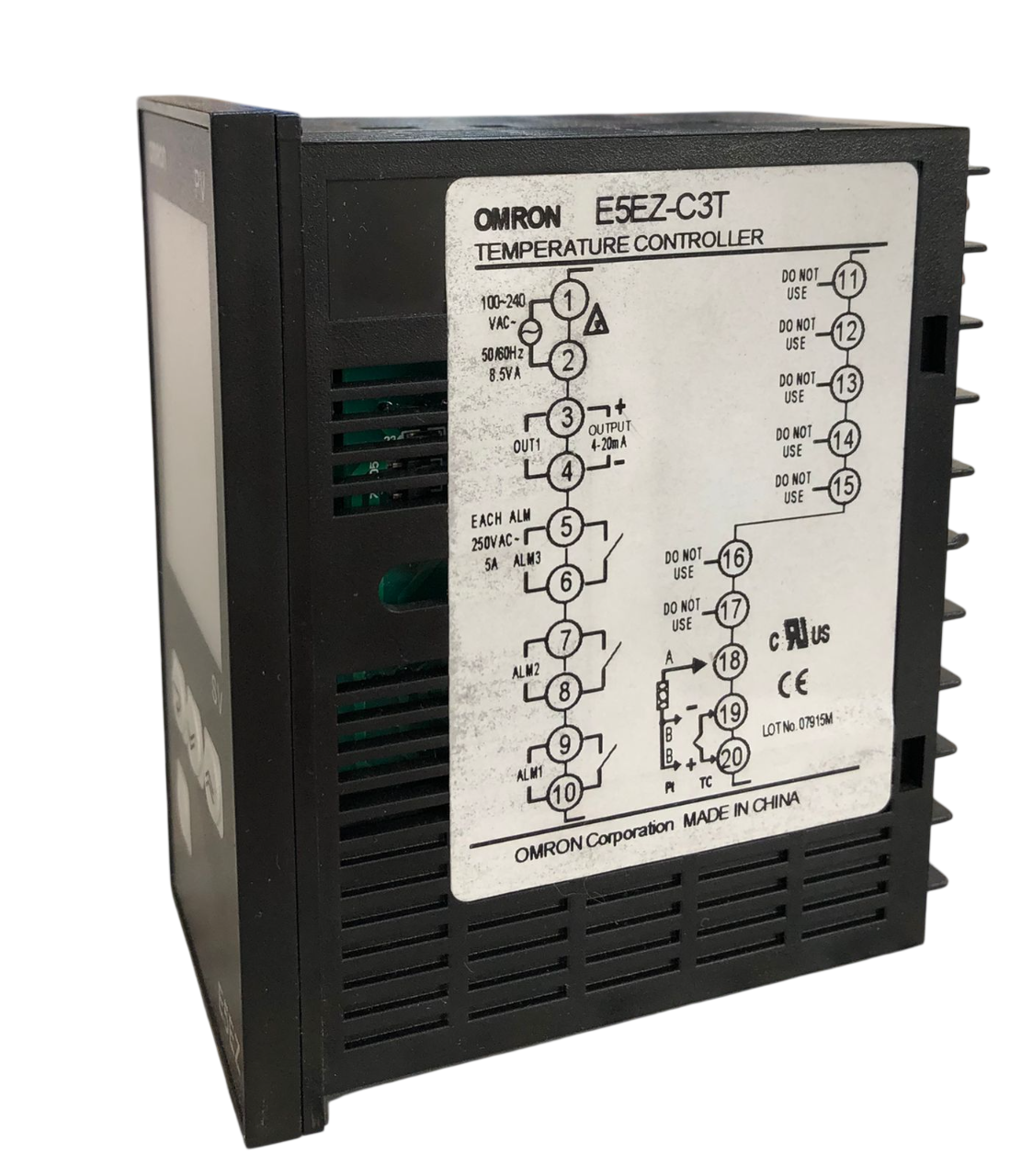 OMRON E5EZ-C3T temperature controller for precise industrial process temperature regulation and automation systems